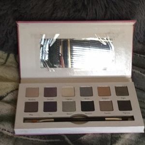 Cargo Cosmetics getaway eyeshadow palette